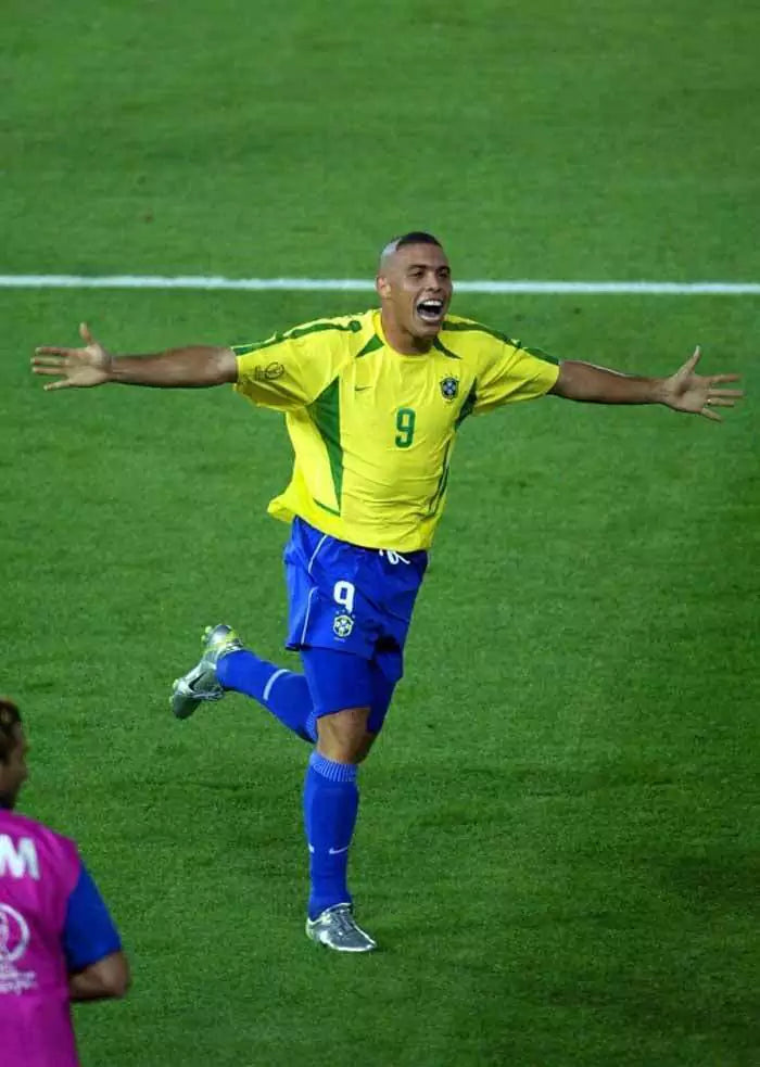Camisa Retrô Nike Brasil 2002 - Ronaldo 9